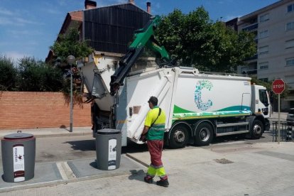 El contracte s'ha ampliat amb un segon buidatge dels contenidors de les zones amb més afluència.