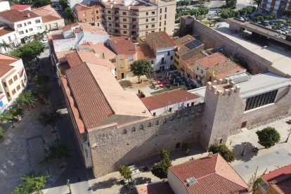 Imatge de la torre sud-oest de l'antic hospital de l'Hospitalet de l'Infant.