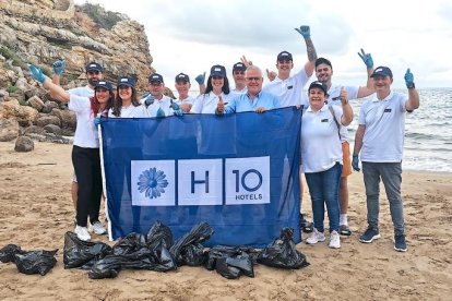 L'alcalde de Salou, Pere Granados, va acompanyar els voluntaris.