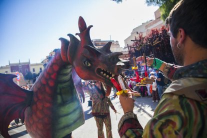 El dragón de Sant Roc en una de sus actuaciones.