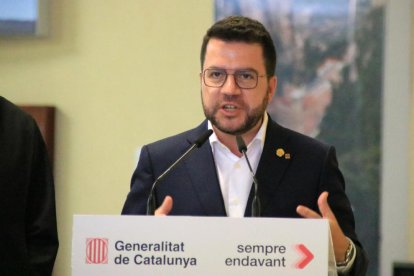 El president de la Generalitat, Pere Aragonès, en atenció als mitjans des del Monestir de Montserrat.