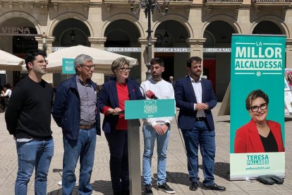 Teresa Pallarès quiere crear un nuevo espacio destinado a actividades culturales y comerciales en la plaza Prim.