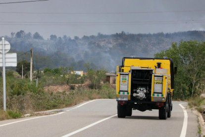 Un vehicle de l'ADF accedint a l'incendi de Bonastre.