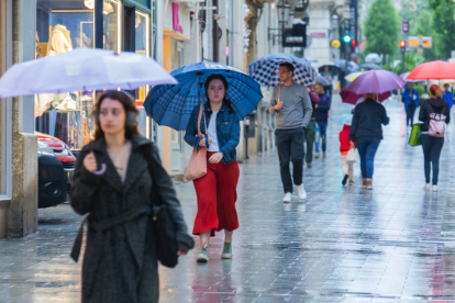 La lluvia fue la protagonista de ayer, mientras que hoy los chubascos se centren en el Ebro.