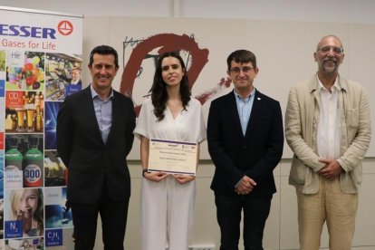 Isabel Martinez después de recibir el premio de Messer.