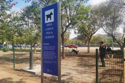 El tratamiento contra las pulgas y las papares se aplicará en los parques de Emprius y Manel Albinyana.