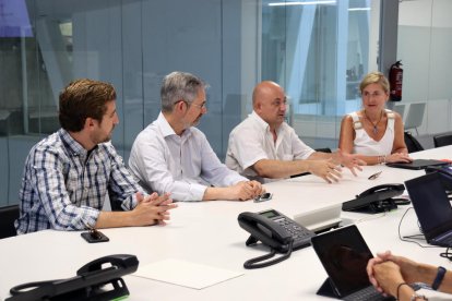 Empresarios turísticos en una reunión con Protección Civil sobre el Plaseqta en el edificio del 112 de Reus.