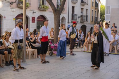 El Ball de Sant Esteve, ayer en la plaza de la Església.