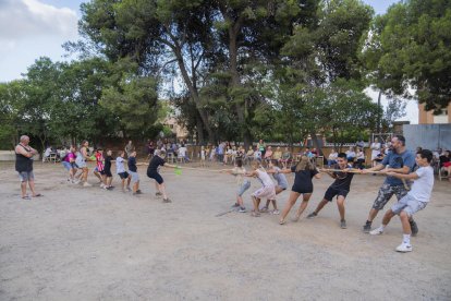 El patio del nuevo local social de la asociación de vecinos acogió ayer por la tarde varios actos.