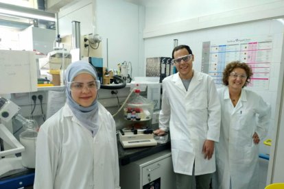 Yasmin Kabalan, Xavier Montané y Marta Giamberini, del grupo de investigación Memtec de la URV.