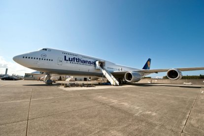 Un avión Boeing 747-8 de l'aerolínia Lufthansa.