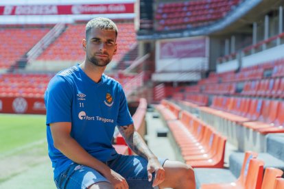 L'extrem alacantí Andy Escudero a la graderia del Nou Estadi Costa Daurada, ahir.