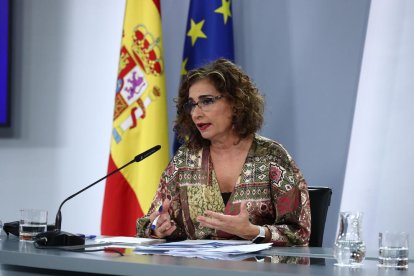 La ministra d'Hisenda, Maria Jesús Montero, en roda de premsa a la Moncloa.