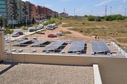 El centre cívic de Campclar ha estrenat plaques fotovoltaiques recentment.