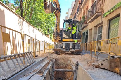 Aigües Reus comienza las obras para renovar el alcantarillado de la calle Tívoli.