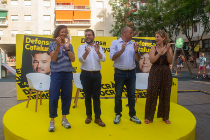 Laura Castel, Pere Aragonès, Jordi Salvador y Raquel Sans, ayer en el acto de campaña de ERC en la plaza Verdaguer.