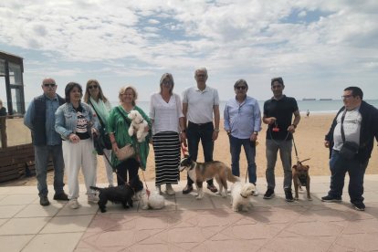 Jordi Sendra i companys del seu equip durant l'acte de campanya d'aquest matí.