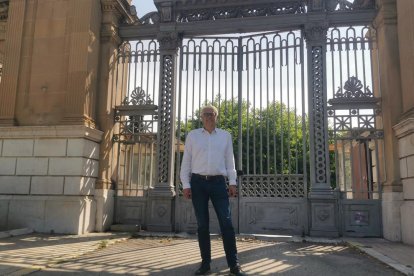 Jordi Sendra aquest matí davant l'edifici de la Tabacalera