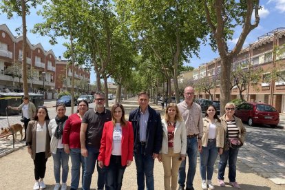 La cap de llista del PSC a Reus, Sandra Guaita, amb alguns dels seus companys de partit.