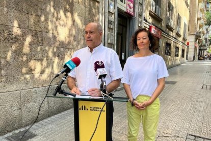 Jordi Salvador cabeza de lista de ERC por Tarragona en el Congreso y Laura Castel, candidata al Senado por Tarragona.