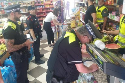 Una de las inspecciones en un comercio de comida.