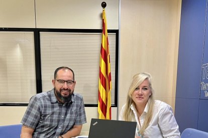 Miquel Alonso, director de los Servicios Territoriales de Territorio en las Terres de l'Ebre; e Íngrid Roca, gerente de la Región Sanitaria Terres Ebre.