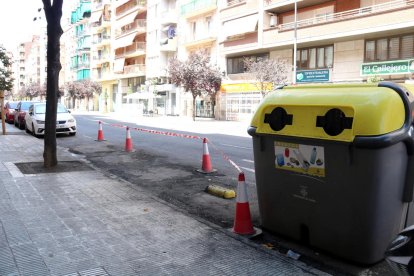 Zona afectada per la crema de contenidors al carrer Príncep de Viana.