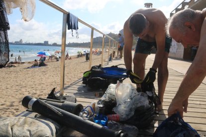 Entre les restes retirades després del Concurs Internacional de Focs Artificials de Tarragona s'han trobat un piló d'aparcament, a més de restes de pirotècnia.