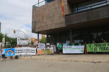 Concentració davant la subdelegació del govern.