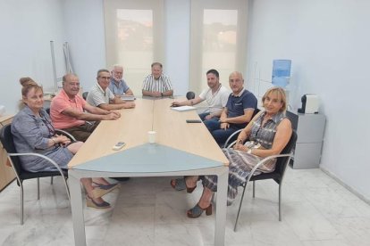 Un moment de la reunió entre els ajuntaments amb obres de Jujol.