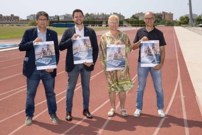 El president del CA Tarragona, Joan Bardina, l'alcalde Rubñen VInyales i