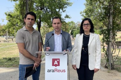 L'alcaldable d'Ara Reus, Daniel Rubio, presentant la proposta per connectar amb un pas elevat quatre barris de Reus amb l'Hospital i el Tecnoparc.