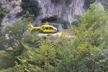 Evacuació de la víctima que va morir en la ruta del Cares.