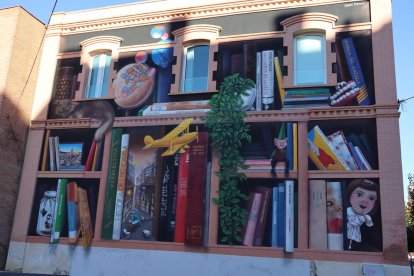 Imagen del muro gigante de la Biblioteca Xaver Amorós.