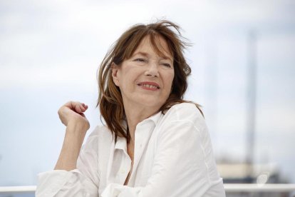 La cantante y actriz británica Jane Birkin pone durante el photocall de 'Jane par Charlotte' en la 74 edición del Festival de Cannes.