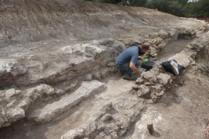 El ICAC ha dejado al descubierto un nuevo tramo del acueducto del Gaià en los Pallaresos.