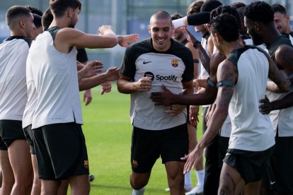 Oriol Romeu en el seu primer entrenament amb el FC Barcelona després del seu retorn.