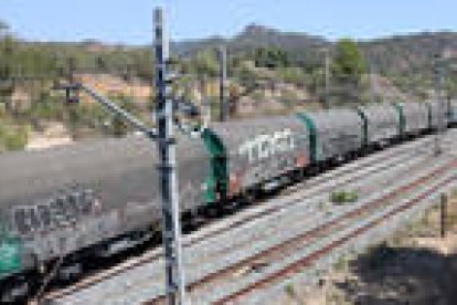 El tren de mercancías que ha descarrilado a la estación Marçà-Falset (Priorat)