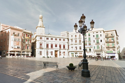 Imatge de la plaça del Mercadal de Reus.