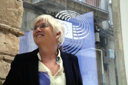 L'eurodiputada de Junts Clara Ponsatí a l'oficina europarlamentària de Junts a Barcelona per Sant Jordi.