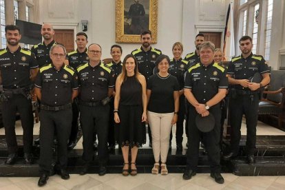 Recepción del Ayuntamiento de Reus a los nuevos agentes incorporados en la Guardia Urbana.