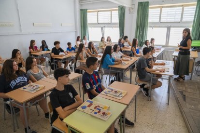 Imatges del primer dia del curs a l'institut Antoni Martí i Franquès.