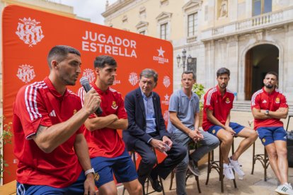 La presentació dels quatre jugadors del Nàstic va tenir lloc a la Plaça de la Font.