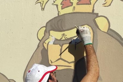 El Mural del Bestiari va ser objecte de pintades vandàliques.