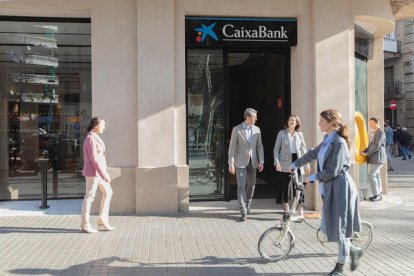 Exterior d'una oficina de Caixabank.