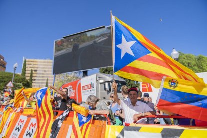 Imagen de los manifestantes independentistas en la plaza Unesco.