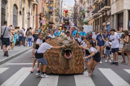 Infants del barri i d'altres indrets de Tarragona van gaudir ahir de la Cercavila.