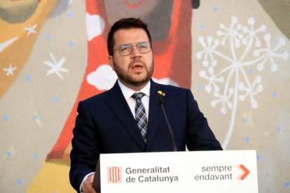 El president de la Generalitat, Pere Aragonès, durant la declaració institucional que ha fet a Fonollosa, al Bages.