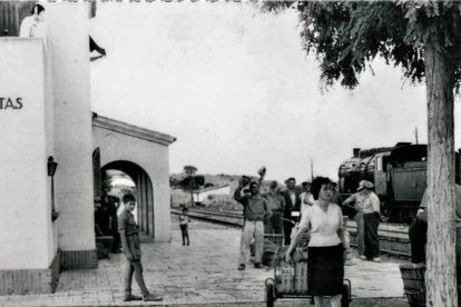 L'estació de Cretes, a l'època de ple apogeu del ferrocarril de Val de Zafán.