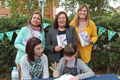 Parada de Sant Jordi 2023 con el Cuento del Lluert.